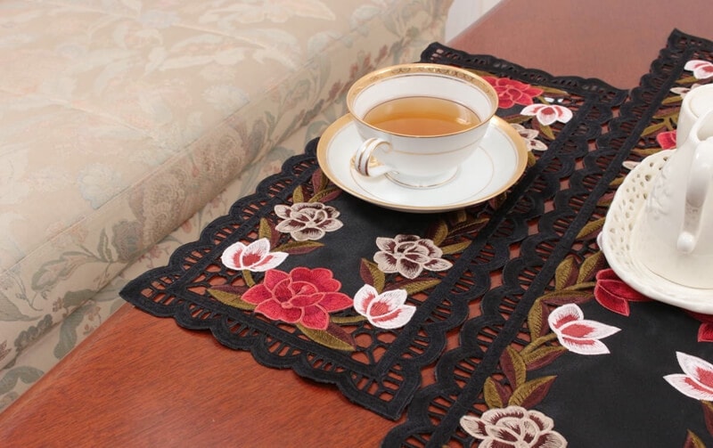 高密度カラー刺繍 テーブルセンター 約20×40cm [ardente]｜インテリア