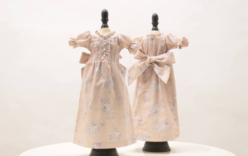 着せ替え用】 ブーケ柄 サッシュワンピース/ アミブルージュ