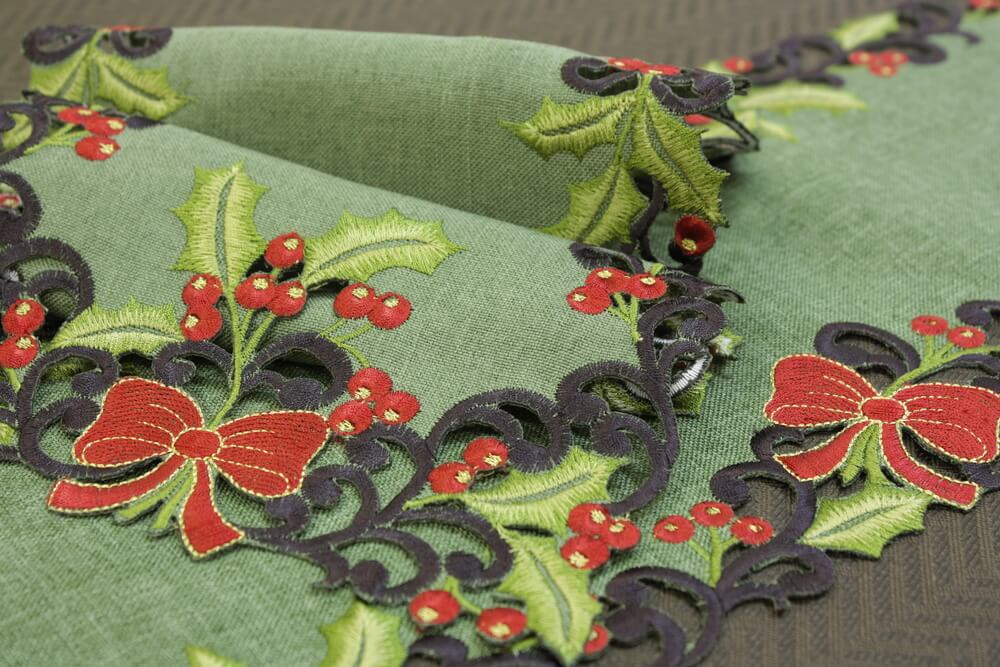 Xmas ヒイラギ 刺繍 テーブルランナー 約20×160cm｜インテリアレース