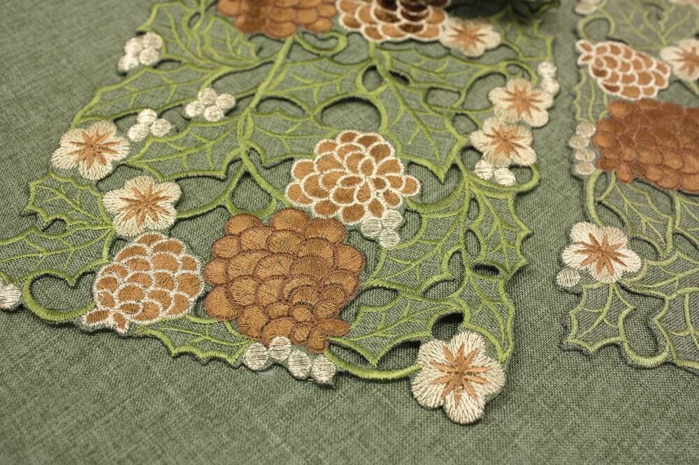Xmas 松ぼっくり 刺繍 テーブルセンター 約20×40cm｜インテリアレース