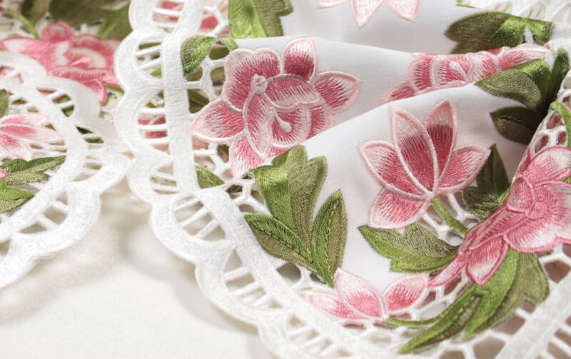 高密度カラー刺繍 テーブルセンター 約20×80cm [Almente]｜インテリア