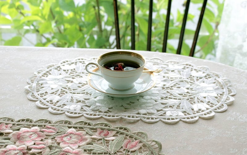 Arte rosa コード刺繍 テーブルセンター 約30×45cm｜インテリアレース