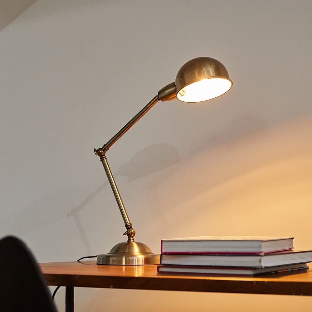 アンティークデザインで上質な空間に！大正ロマンを感じるデスクライト