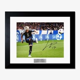 額装済みサッカーサイン入りフォトを販売 - THE DUGOUT