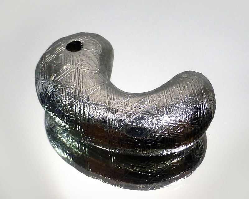 ギベオン隕石 勾玉｜最高級パワーストーン販売のフォレストブルー