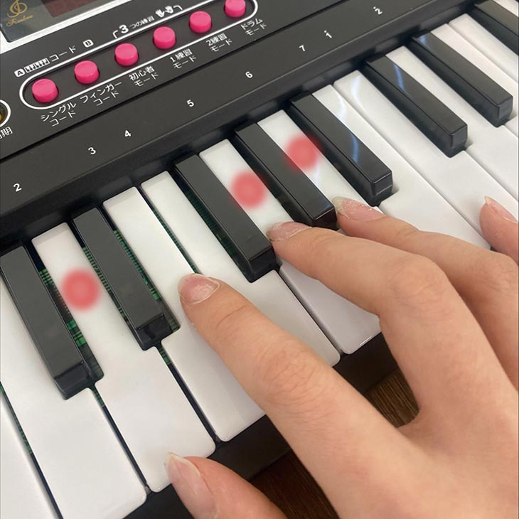 ガイド機能付き電子ピアノ 楽譜スタンド マイク付き｜ファミリー