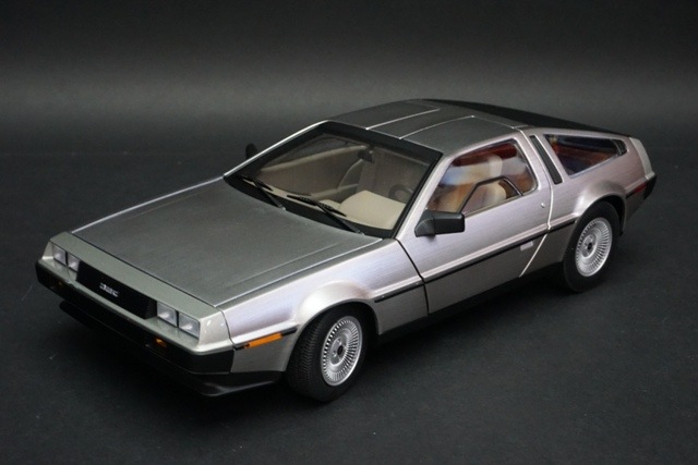 1/18 オートアート 79916 デロリアン DMC-12 （サテンシルバー