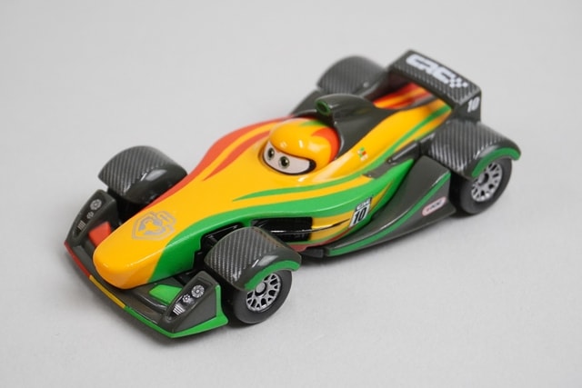 トミカ カーズ リップ・クラッチゴンスキー (カーボンレーサータイプ