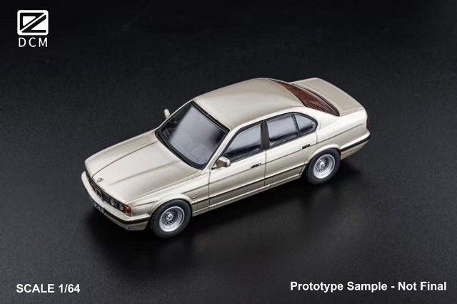 予約 DCM 1/64 BMW E34 5シリーズ セダン Cashmere Beagle Gold, Boost