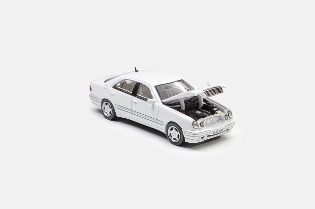 新品 Maxwell 1/64 メルセデス ベンツ Mercedes-Benz E320 W210 White