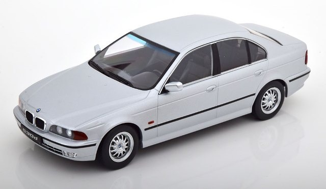 新品 KKDC181051 KK scale 1/18 BMW 530d E39 セダン 1995 シルバー