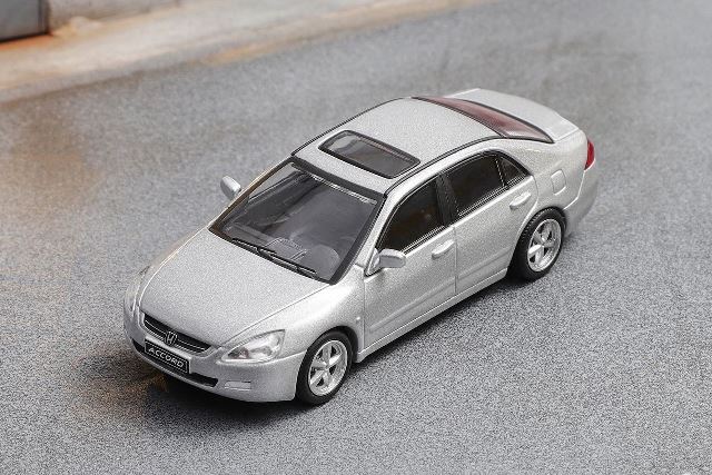 新品 LL-035-178 DCT 1/64 ホンダ Honda Accord 7世代 silver LHD