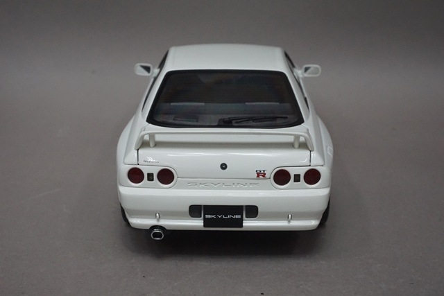 1/18 オートアート 77342 日産 スカイライン GT-R (R32) クリスタル
