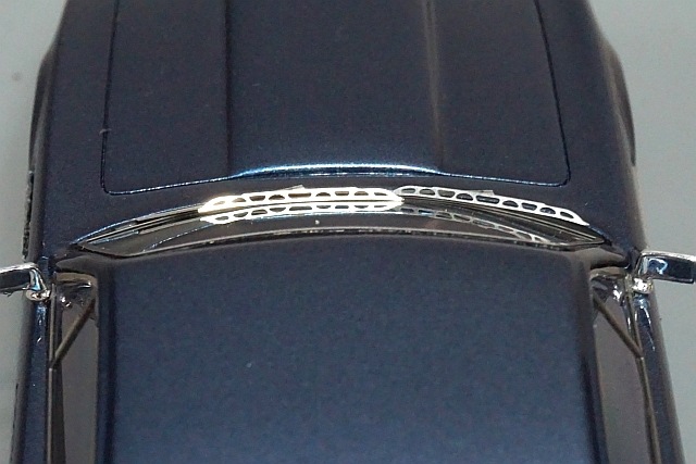 1/43 スパーク S0574 アストンマーティン DBS V8 Salisbuny Blue 1969