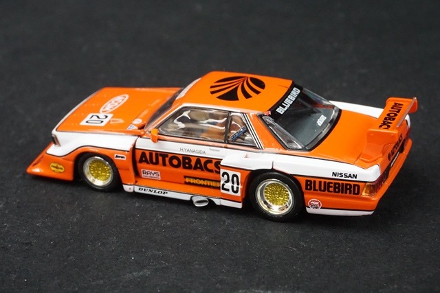 1/64 トミカリミテッドヴィンテージネオ オートバックス ブルーバード