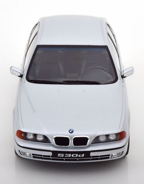 新品 KKDC181051 KK scale 1/18 BMW 530d E39 セダン 1995 シルバー