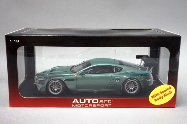 1/18 オートアート 80503 アストンマーティン DBR9 PLAIN BODY VERSION