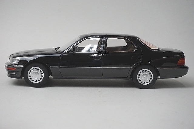 新品 8230811B XiaoGuang MODEL 1/18 レクサス LS400 1993 ブラック