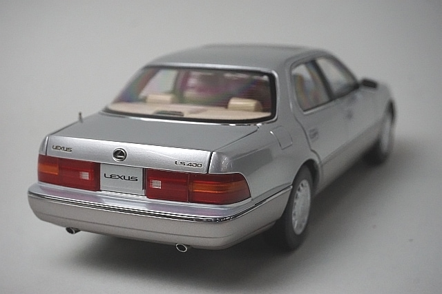 新品 8230811S XiaoGuang MODEL 1/18 レクサス LS400 1993 シルバー
