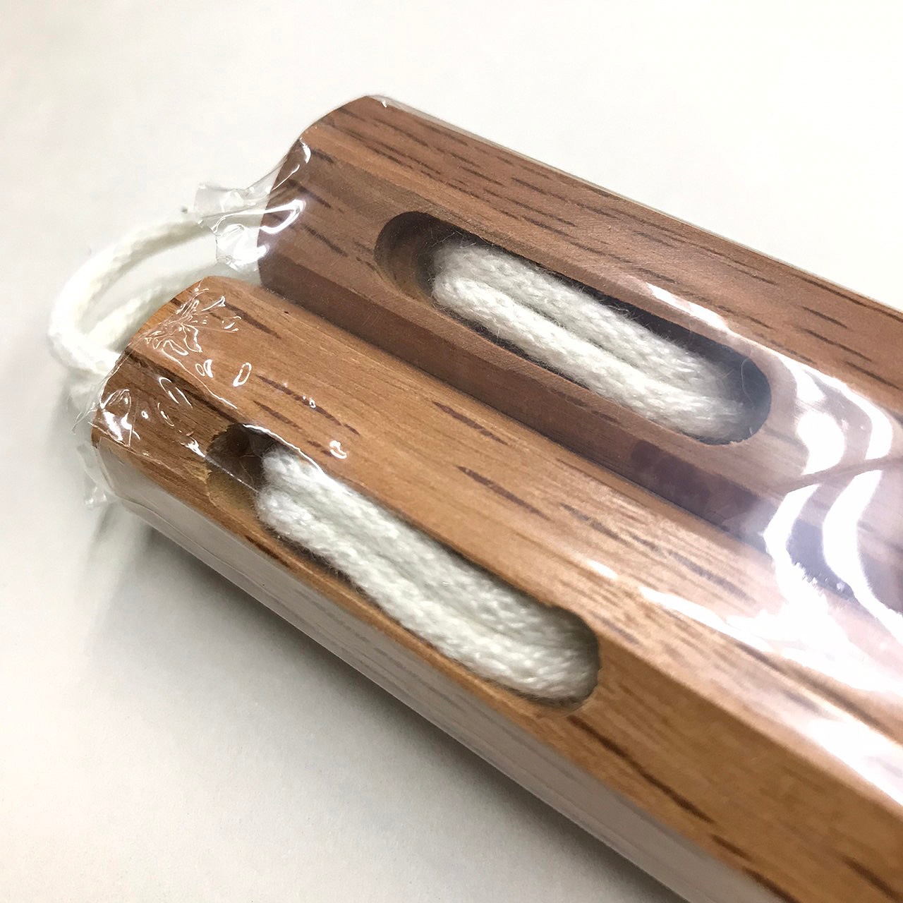 空手用品 ヌンチャク 樫製 紐付き・クサリ付き ＜国産＞ - 福田武道具