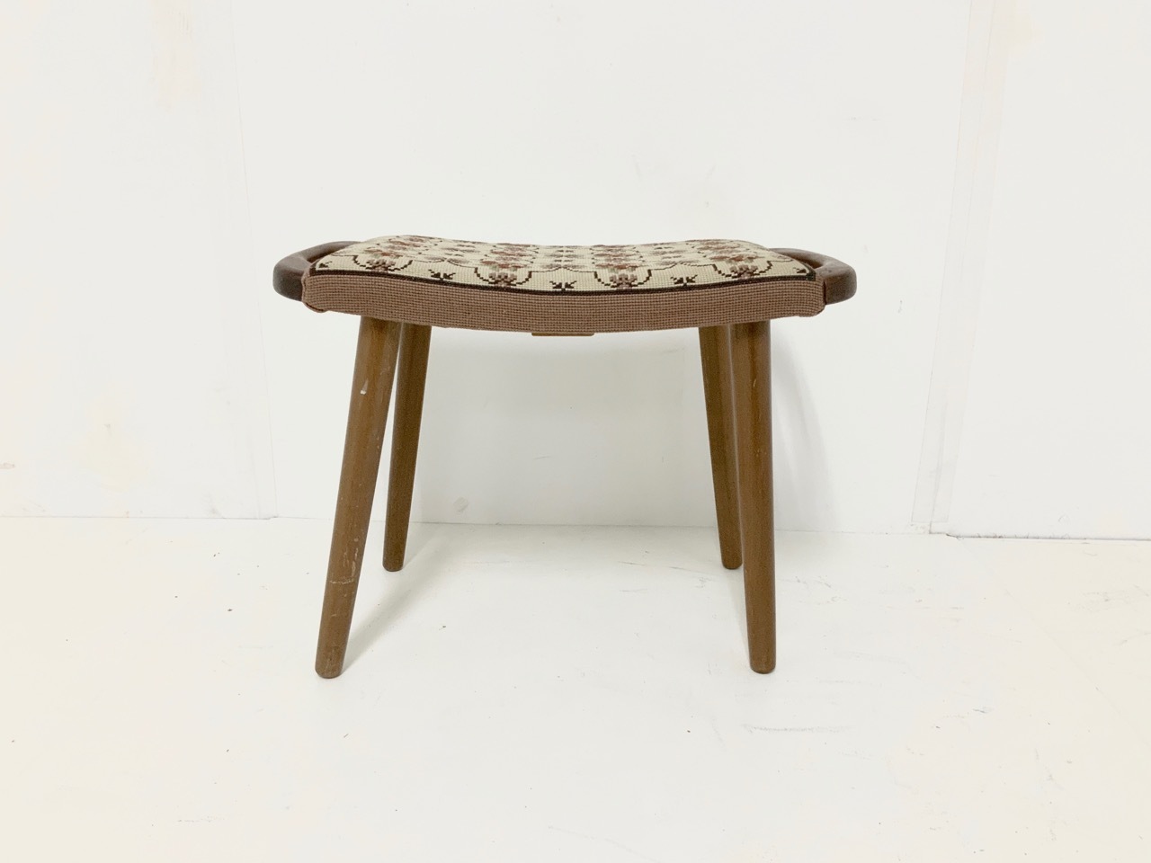 レンタル】 北欧ヴィンテージ ゴブラン織りスツール | 湯の花
