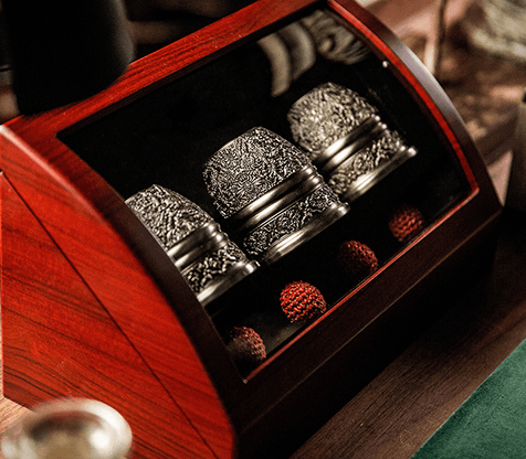 Artisan Engraved Cups and Balls in Display Box（木製コレクション