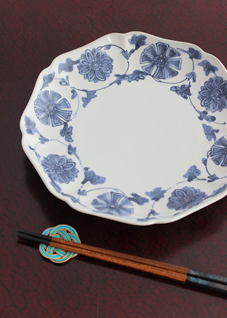 九谷美陶園 七寸皿（染付花車文様）｜九谷焼のうつわ｜和食器通販 じろや