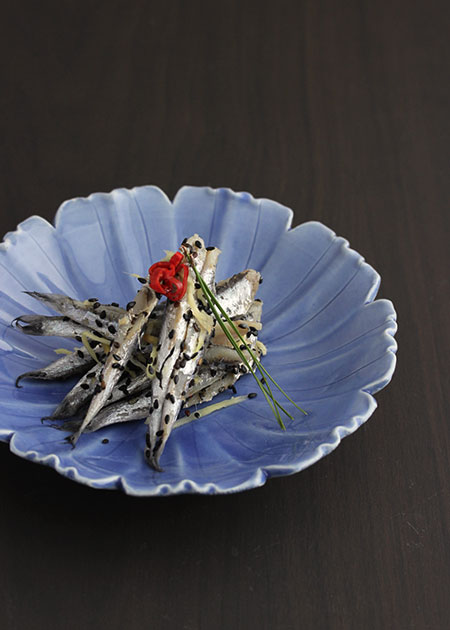 ほたる窯 コスモス皿（ルリ）｜九谷焼のうつわ｜和食器通販 じろや