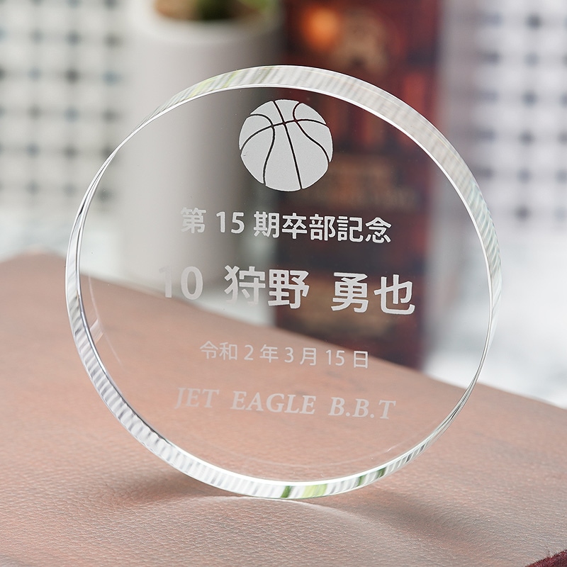 個別デザインで作るクリスタルペーパーウエイトは各種記念品に最適です