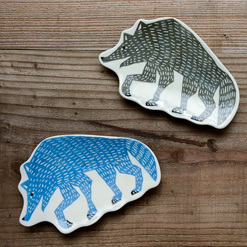 倉敷意匠 KATAKATA 印判手の豆皿／オオカミ（2カラー） | 倉敷意匠計画