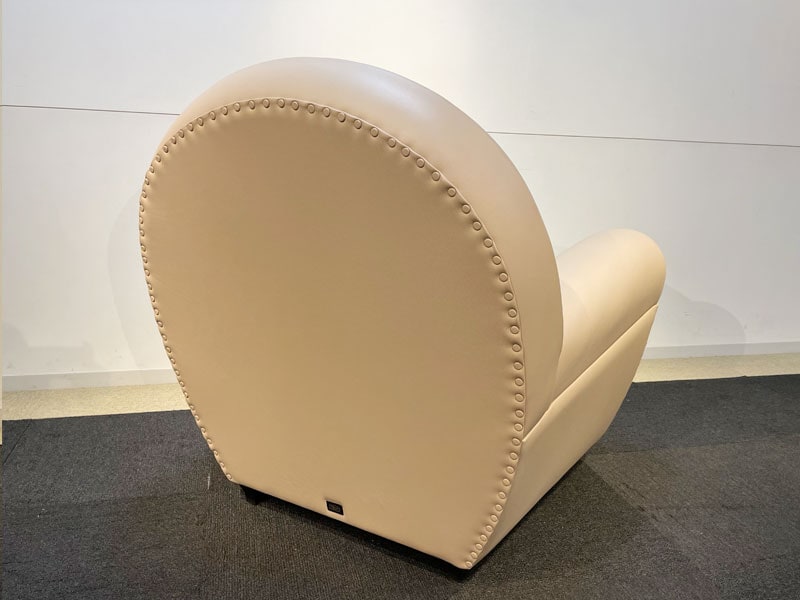 アームチェア「バニティフェアXC」革ベージュ/アウトレット＆ベッド