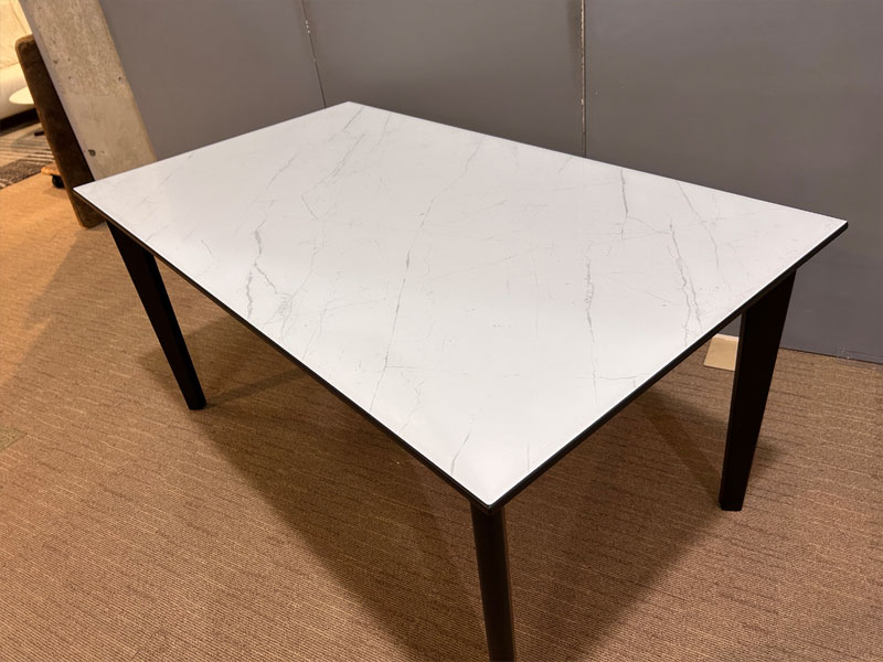 ダイニングテーブル「GT」木製4本脚タイプ ガラス天板マーブル 幅150cm