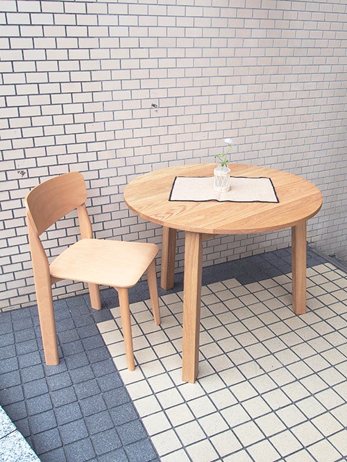 ナラ無垢材ダイニングテーブル 3本足 直径90 ｜イデア