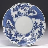 藍九谷 皿 江戸時代前期 前期伊万里 染付 草花文 陽刻捻割地紋