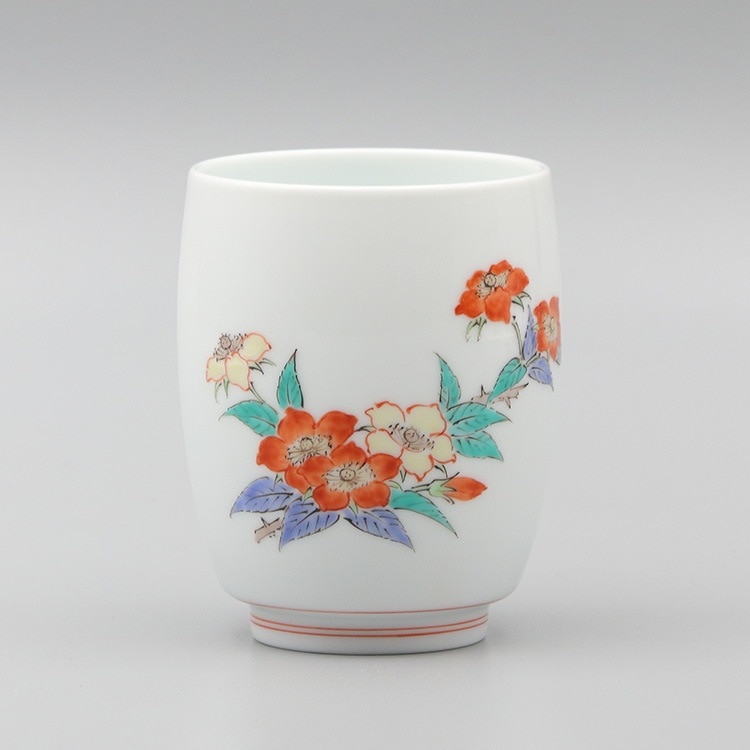 湯呑 蓋なし大 苺花文 | 湯呑 | 柿右衛門窯公式オンラインショップ