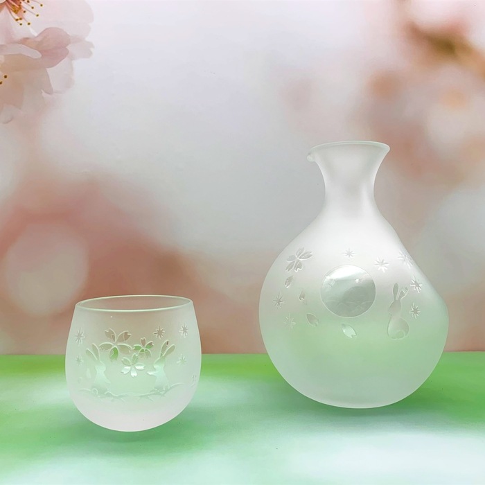 月見うさぎ 桜 冷酒徳利 | 北一硝子 まごころお届け便