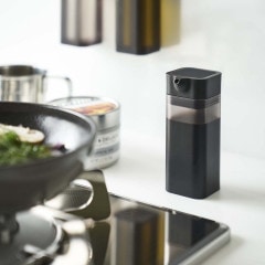 tower】マグネットプッシュ式醤油差し ホワイト｜浮かせる収納