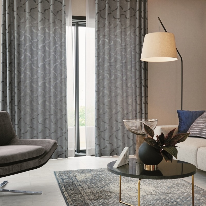 落ち着いた色とジオメトリックな柄でモダンな非遮光カーテン【SI コン