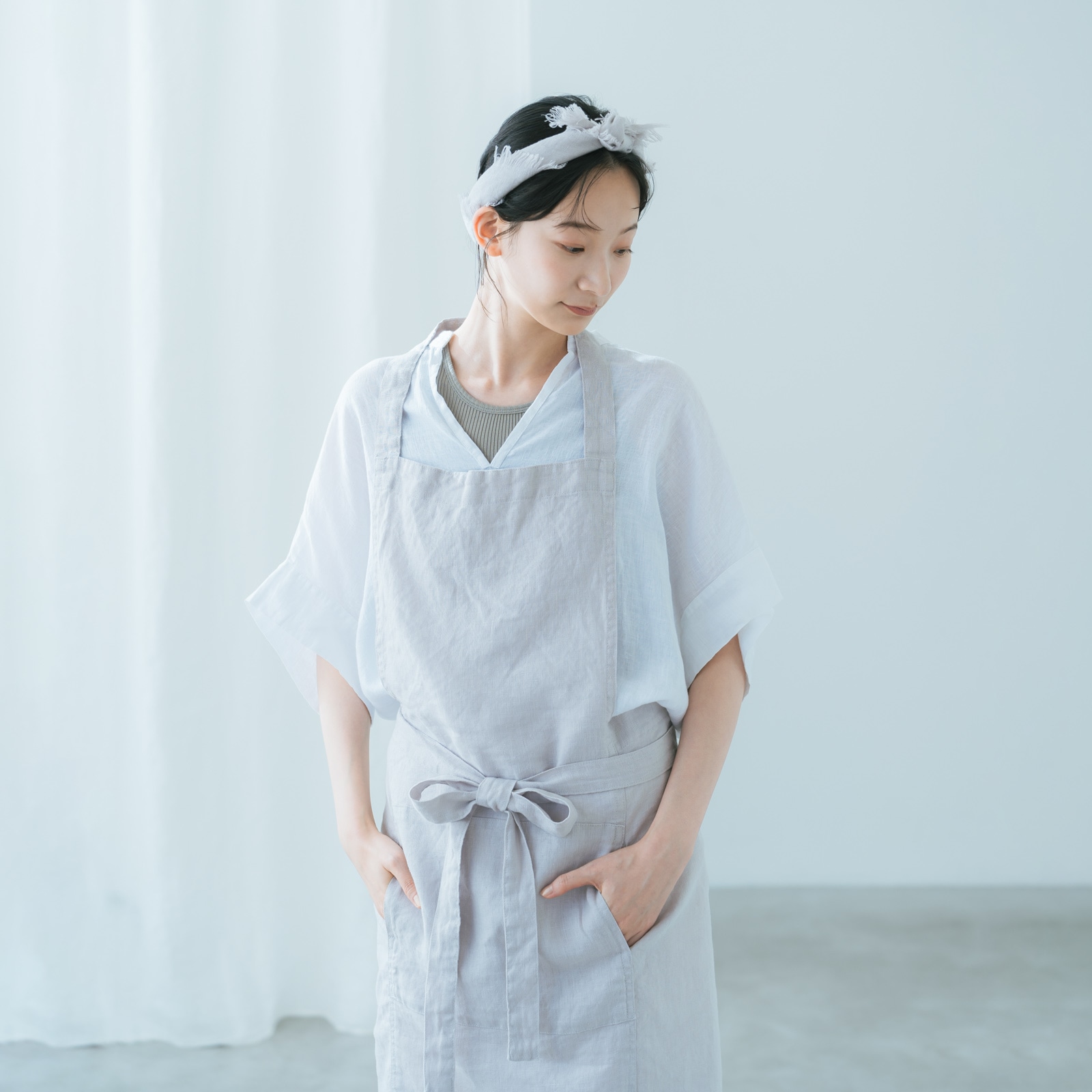 SONORO _ リネン ホルターネック エプロン _ ライトグレイ