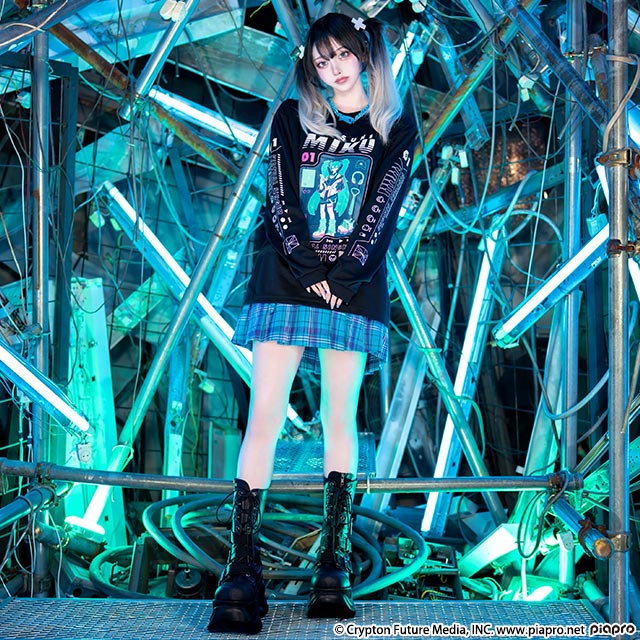 初音ミク ロンT【BLACK】 / 初音ミク×リッスンフレーバー｜LISTEN