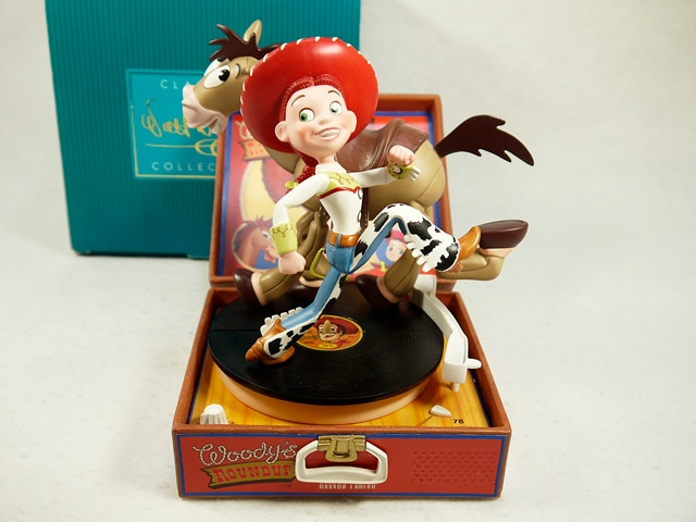 送料無料】TOY STORY 2 WDCC JESSIE BULLSEYE & RECORD PLAYER トイ