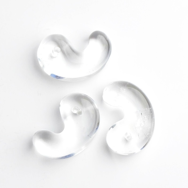 古代勾玉30mm 水晶（クォーツ/クリスタル） 【メール便可】｜マライカ