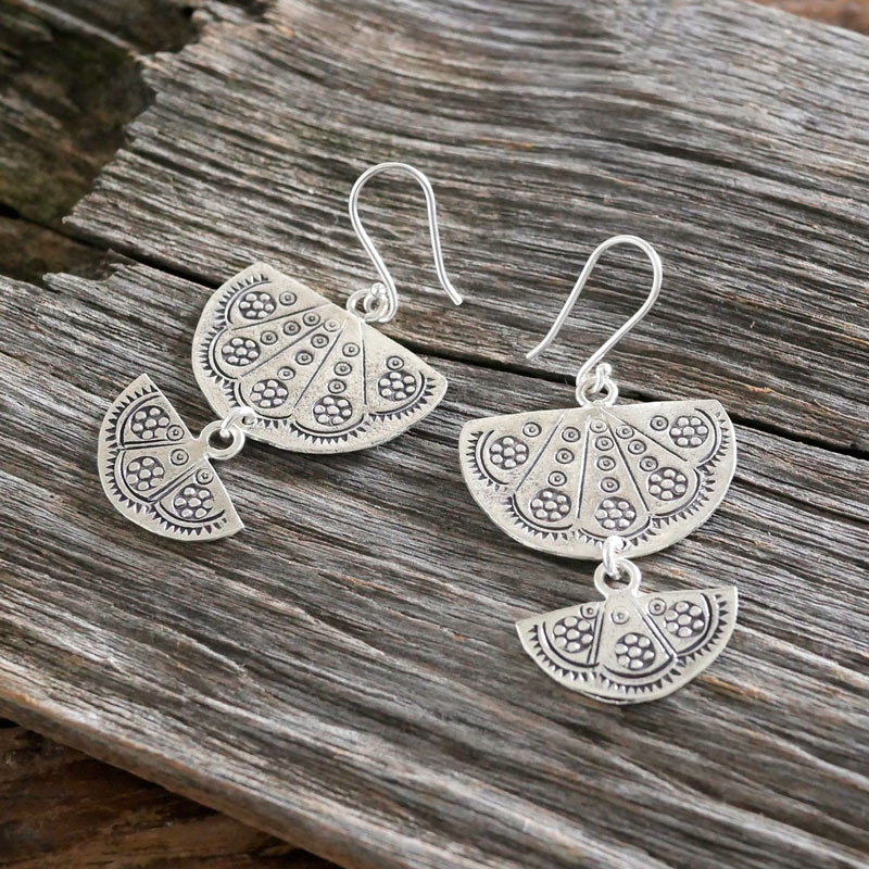 カレンシルバーハーフピアス 【メール便可】｜マライカ公式通販