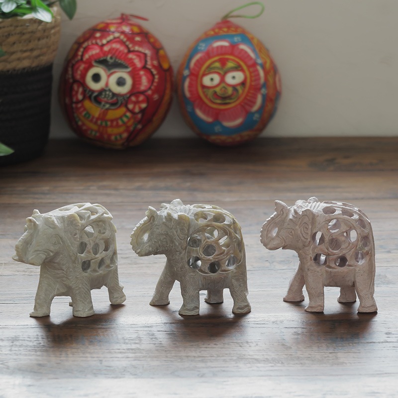 ソープストーン入れ子透かし彫り鼻上げ象｜マライカ公式通販