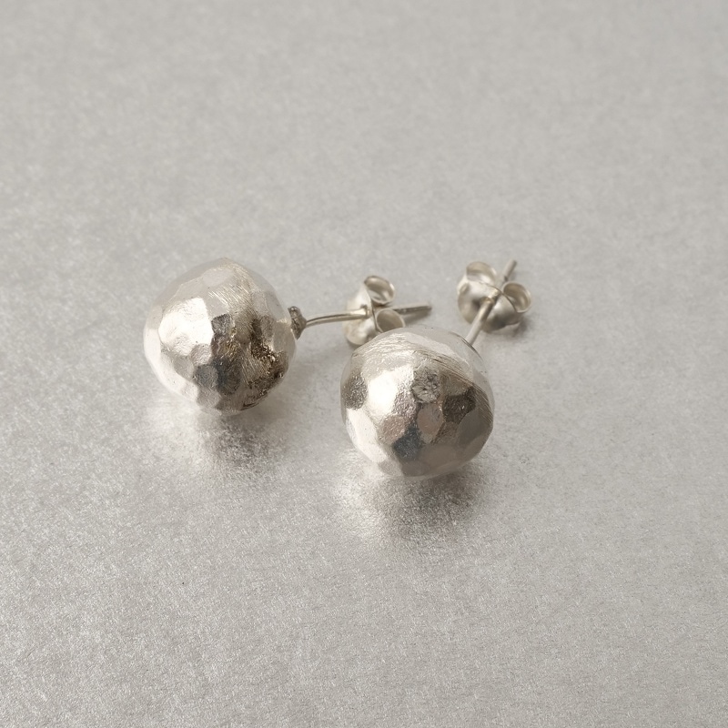 カレンシルバーピアス【メール便可】｜マライカ公式通販