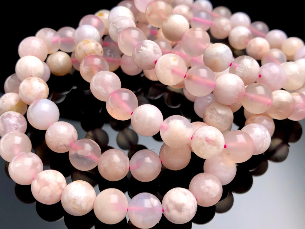 可愛い桜の花びら！☆人気のレアストーン☆桜模様の内包物☆天然石