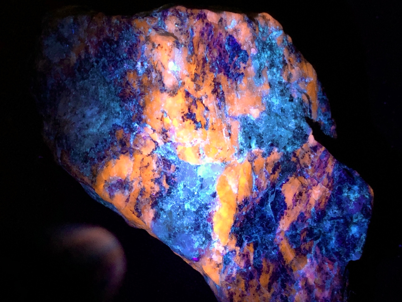 1点物】希少石☆蛍光タイプ☆アフガニスタン産☆天然原石/アフガナイト