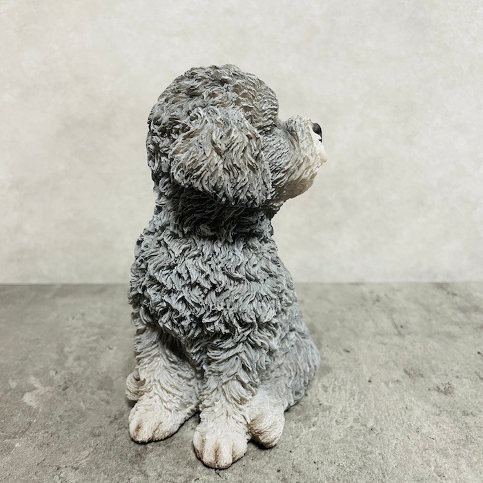 かわいい 犬 置物 振り返るトイプードル グレー 小 woobia ウービア