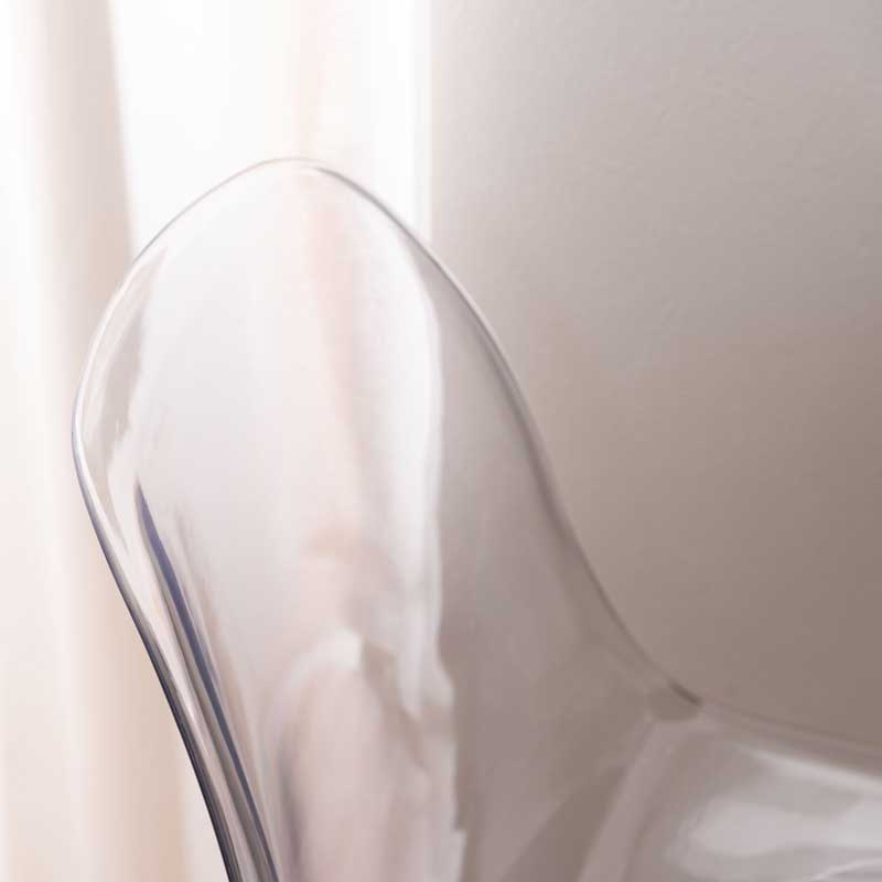 クリアダイニングチェア｜名作風デザインと透明美｜ミッドセンチュリー