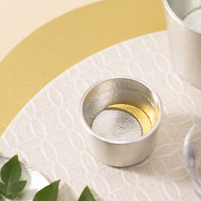 ぐい呑 - 月 - 金箔｜錫製雑貨・酒器の通販は能作オンラインショップ